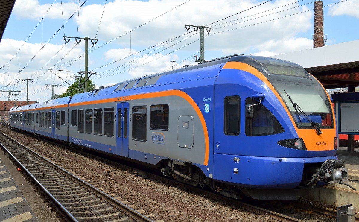 Vierteiliger Stadler FLIRT von cantus 428 551/828 051/428 051  Kassel  (Stadler Bj.2006)am 31.05.14 abfahrbereit als R5 nach Kassel im Bhf. Fulda.