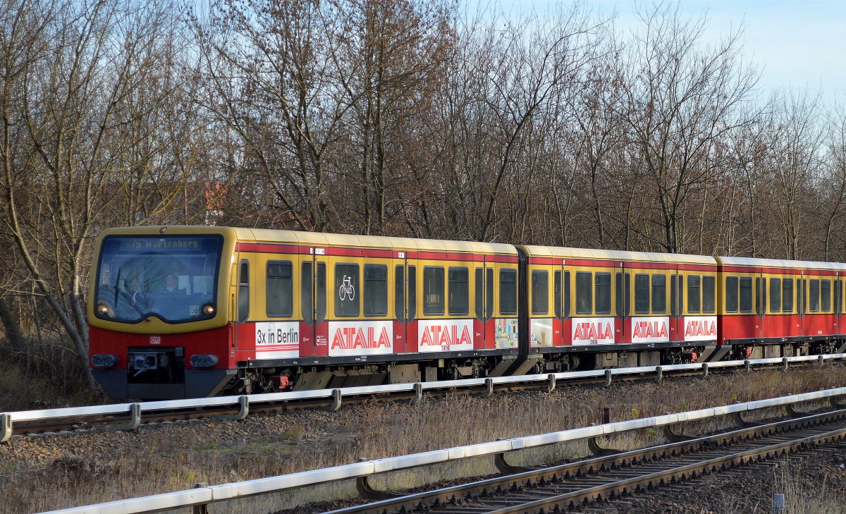 Viertel-Zug der Berliner S-Bahn 481 062-8/482 062-7 mit dem ATALA Schriftzug als S75 nacg Berlin-Wartenberg am 03.12.15 berlin-Hohenschönhausen. 