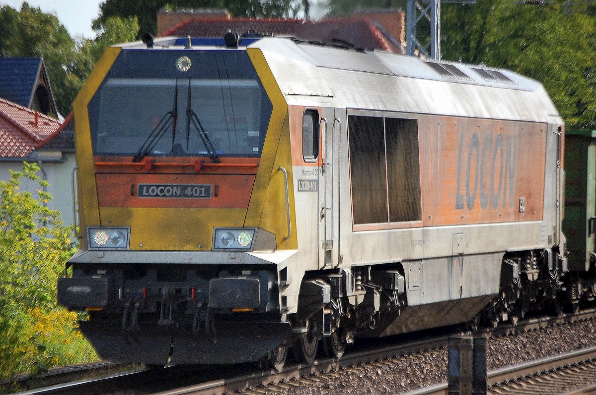 V�llig eingeschmutzte und staubige LOCON 401 (264 005-0) mit ebenso staubigen Ganzzug offener G�terwagen Richtung Bernau am 23.08.13 Berlin-Karow.