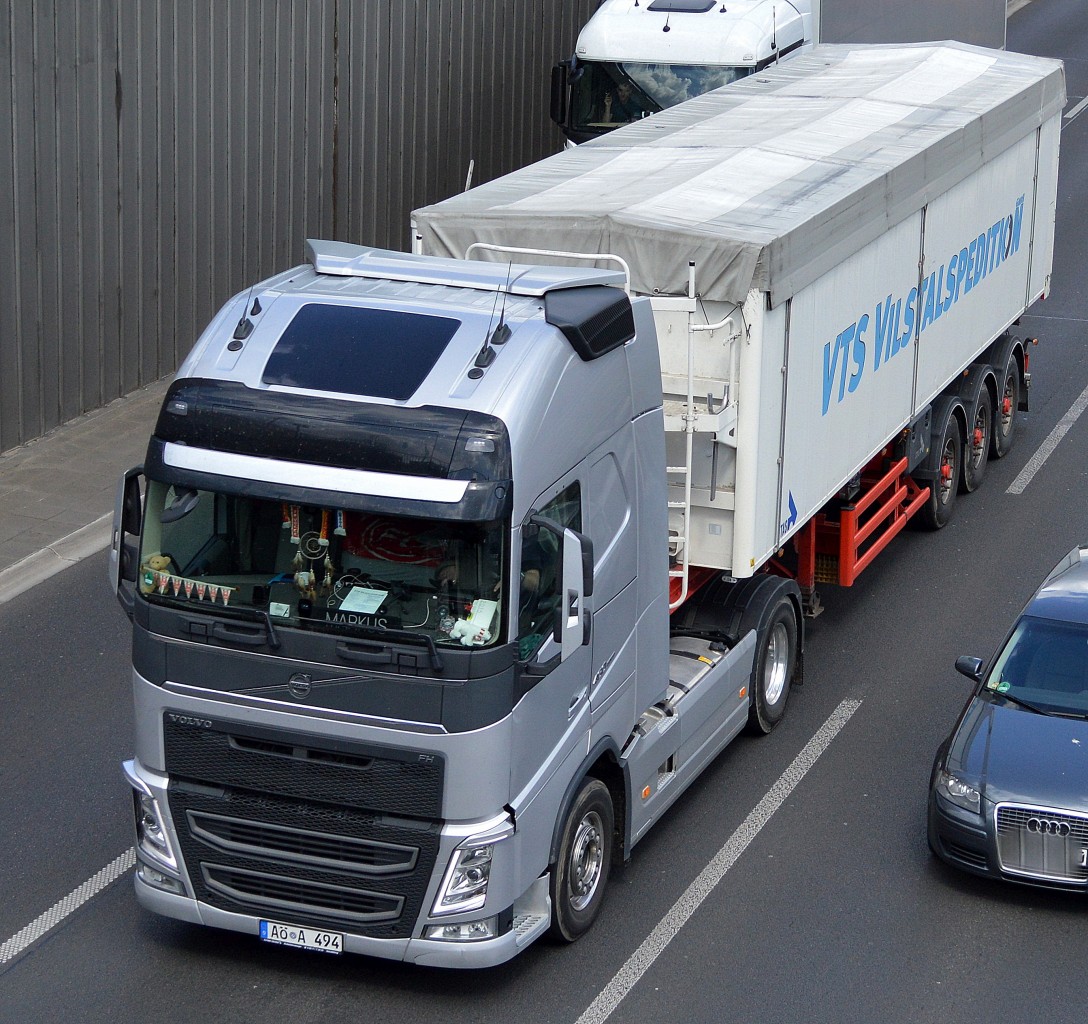 VOLVO FH 430 Sattelkipper der Sped .VTS VILSTAL am 07.05.15 Berliner Stadtautobahn Höhe Knobelsdorffstr. 