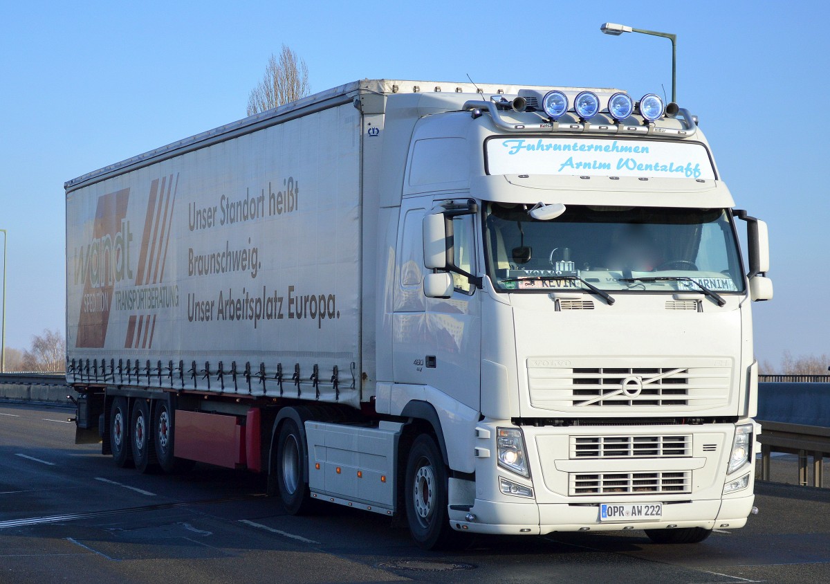 VOLVO FH 460 Zugmaschine vom Fuhrunternehmer Armin Wetzlaff mit Auflieger der Sped wandt am 17.02.16 Berlin Heinersdorf.