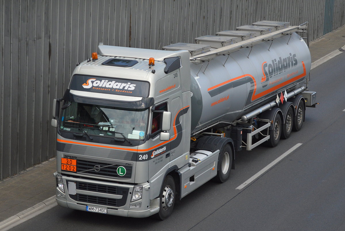 VOLVO FH 500 EEV Zugmaschine mit Tank-Trailer der Sped.Solidaris (UN-Nr.30/1202 = Dieselkraftstoff)am 31.05.16 auf der Berliner Stadtautobahn Höhe Knobelsdorffstr.