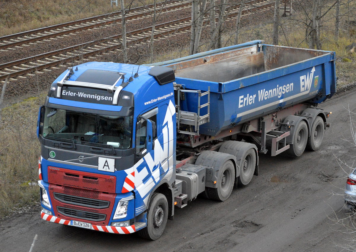 VOLVO FH 500 Sattelkipper vom Fuhrunternehmer Erler-Wennigsen am 08.12.16 Berlin-Marzahn.