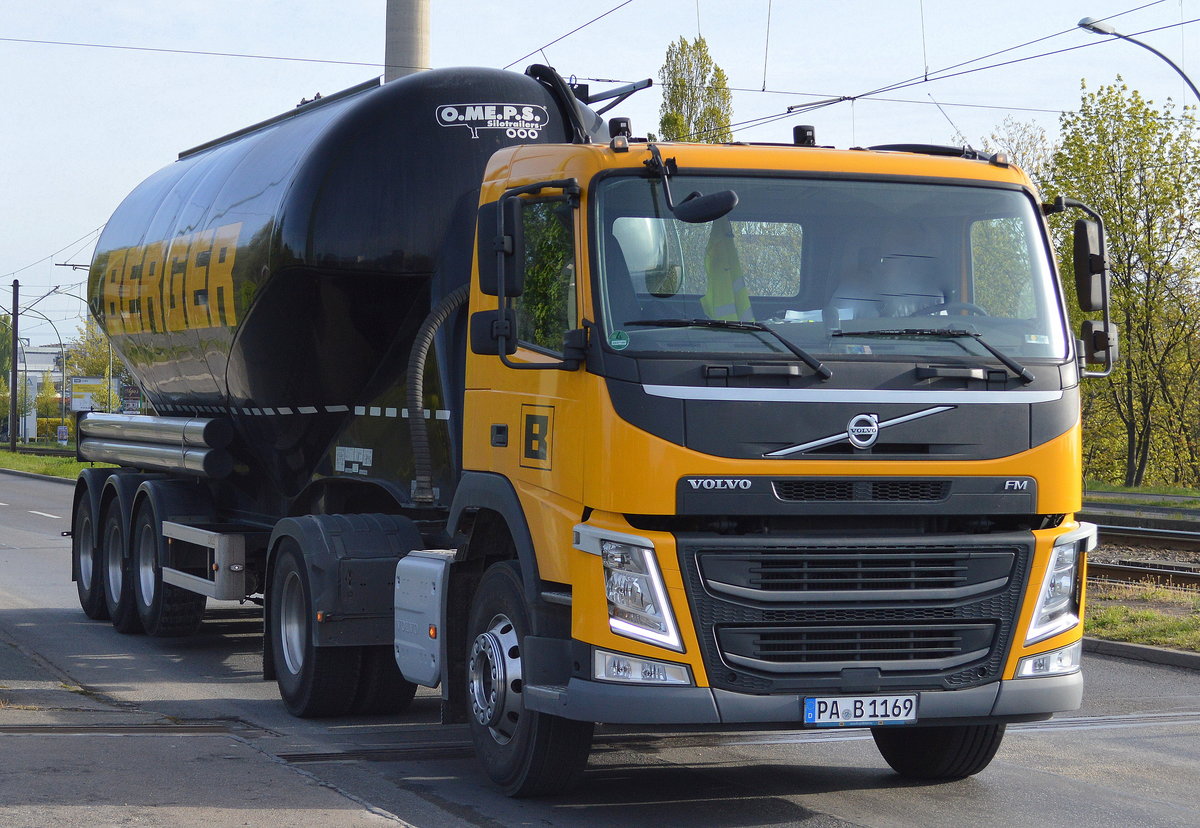 VOLVO FM Zugmaschine mit Siloauflieger der Fa. BERGER am 24.04.17 Berlin Friedrichsfelde Ost.