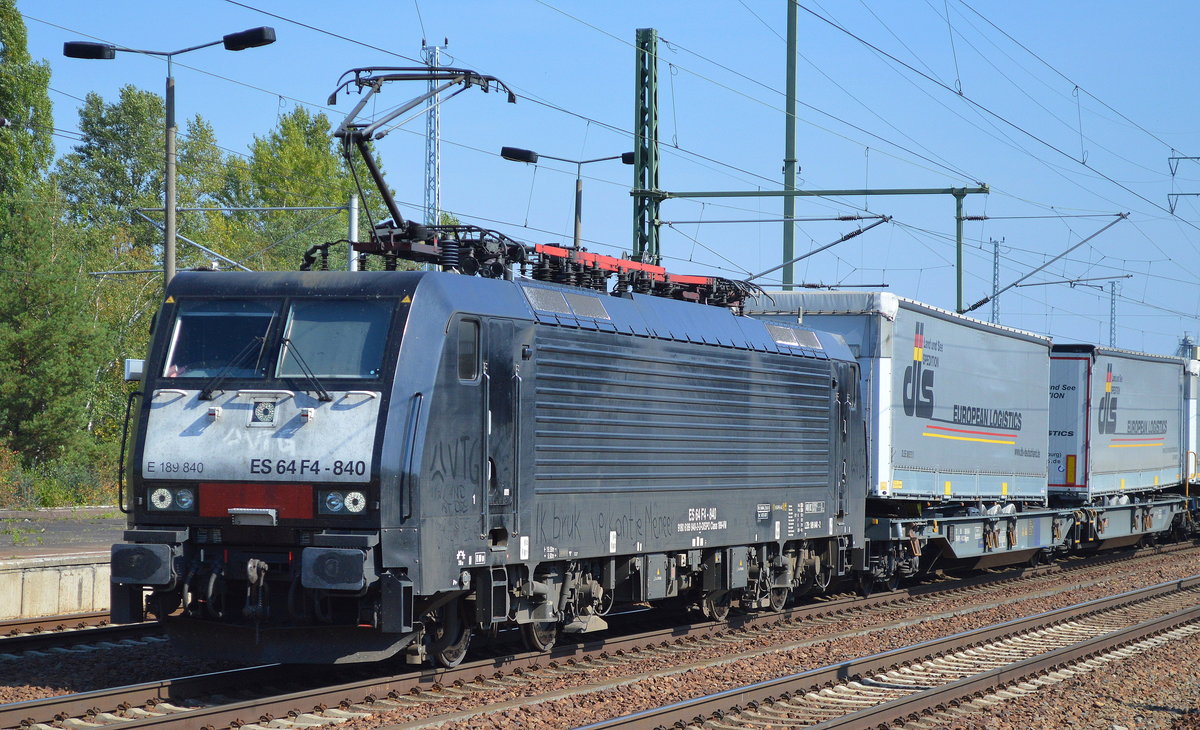 VTG Rail Logistics Deutschland GmbH mit der MRCE Dispolok ES 64 F4 - 840 (91 80 6189 840-2 D-DISPO, Siemens Bj.2010) und einem KLV-Zug am 08.09.16 Durchfahrt Bf. Flughafen Berlin-Schönefeld.