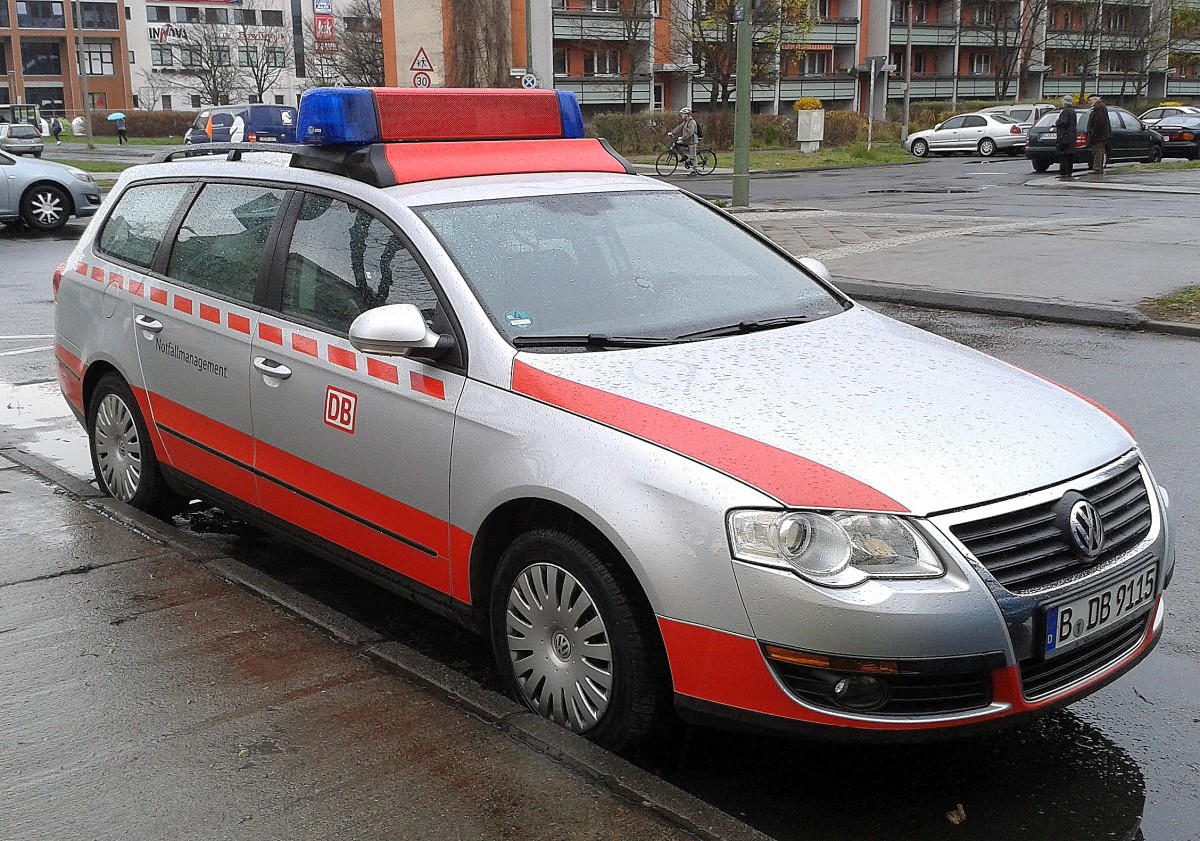 VW Einstzwagen für das Notfallmanagement der Deutschen bahn am 24.03.14 Berlin-Pankow.