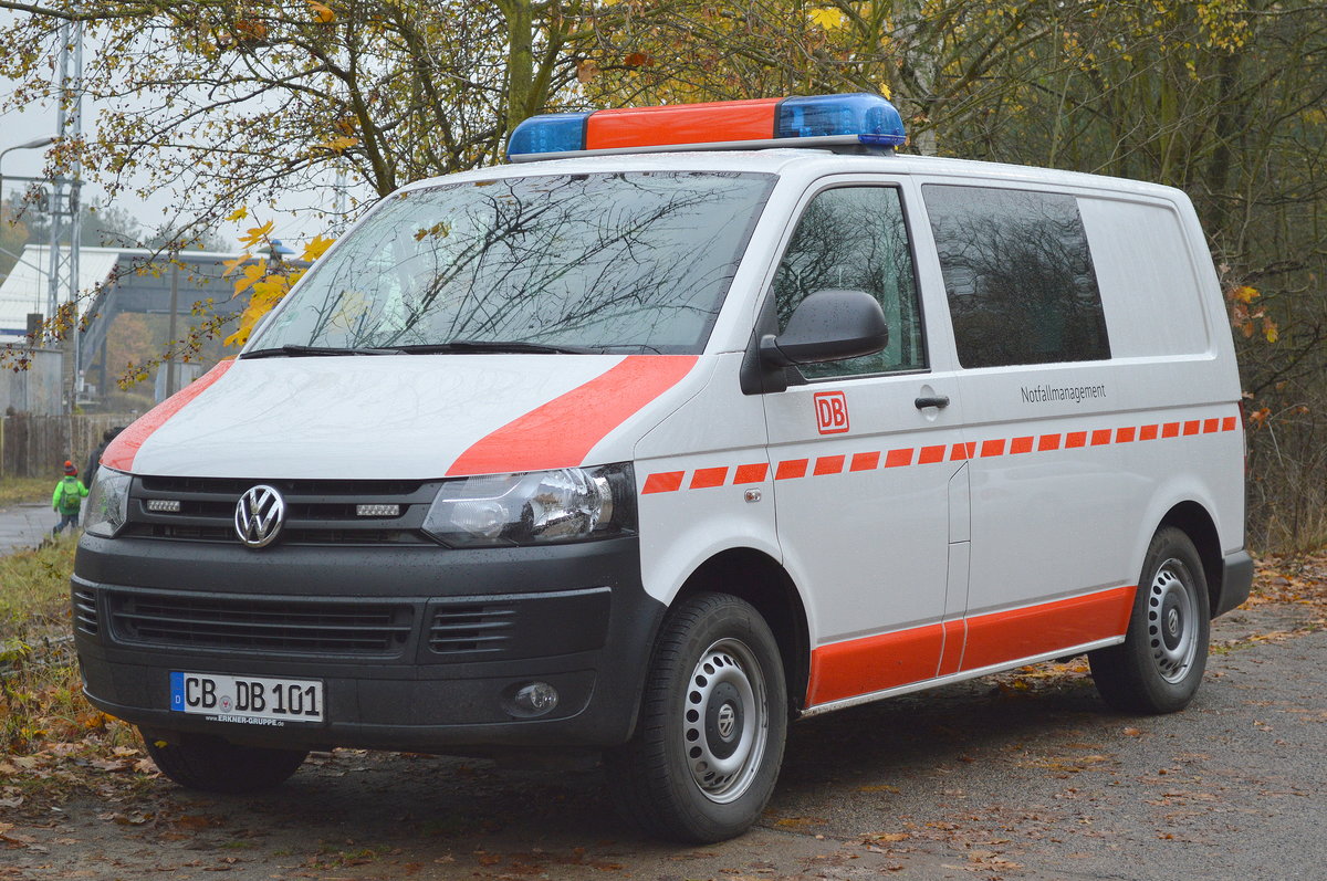 VW Transporter der DB Notfallmanagement am 06.11.16 Berlin Wuhlheide.