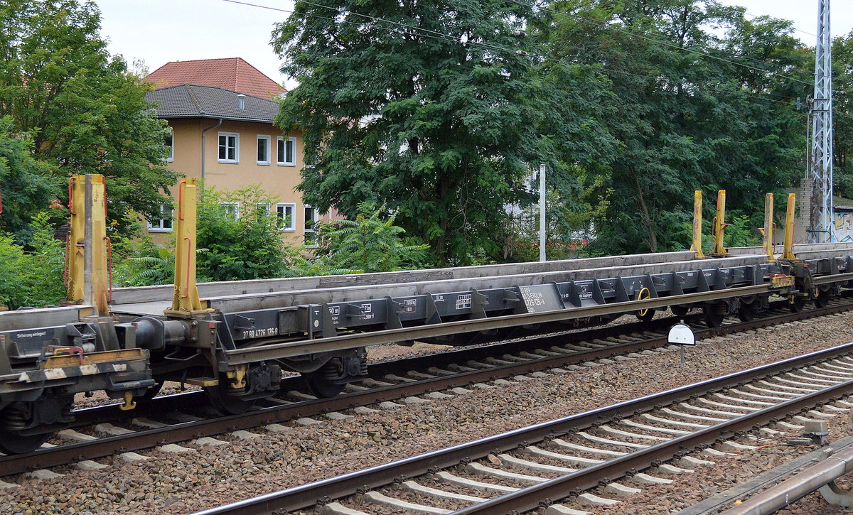 Wagen für Oberbaustoffe der Fa. LEONHARD WEISS mit der Nr. 37 RIV 80 D-EVULW 4726 126-8 Slps am 23.09.17 Berlin-Köpenick.