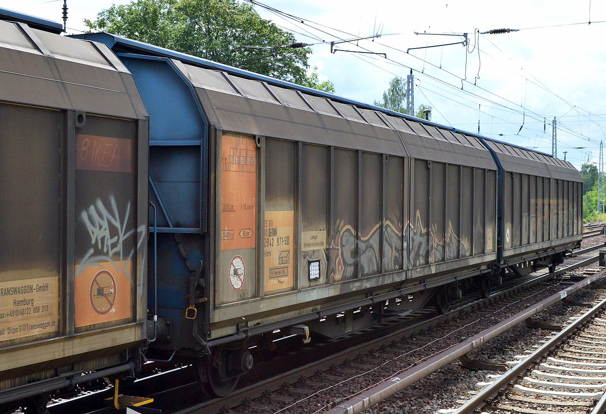 Wageneinheit mit Schiebewänden vom Einsteller TRANSWAGGON mit der Nr. 23 RIV 80 D-TWA 2942 971-3(P) Hiirs4 Bf. Maschen-Rbf. Ladegut: Kartonagen und andere Güter am 04.07.16 Berlin-Hirschgarten.