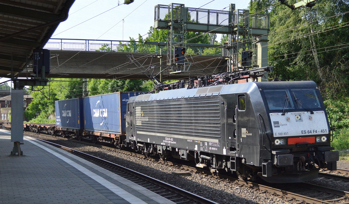 Wahrscheinlich eine DB Cargo Leistung, MRCE Dispo ES 64 F4-451/189451-8 mit Containerzug am 20.06.17 Richtung Hafen am BF. Hamburg-Harburg.