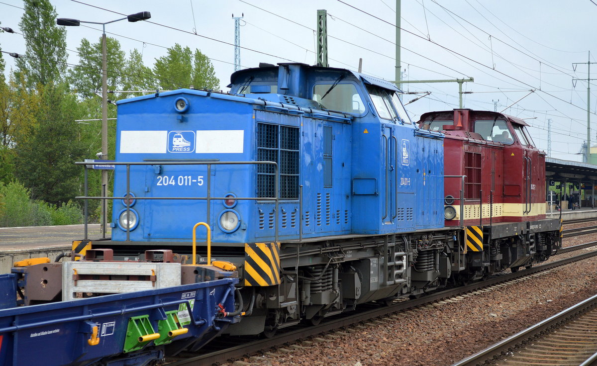 Wahrscheinlich für PRESS die Doppeltraktion MTEG 204 237-2 (202 237-4) + PRESS 204 011-5 (203 212-6) mit einem Niederflurwagen vom Typ Saadkms der Fa. BUG am 13.05.17 Bf. Flughafen Berlin-Schönefeld.