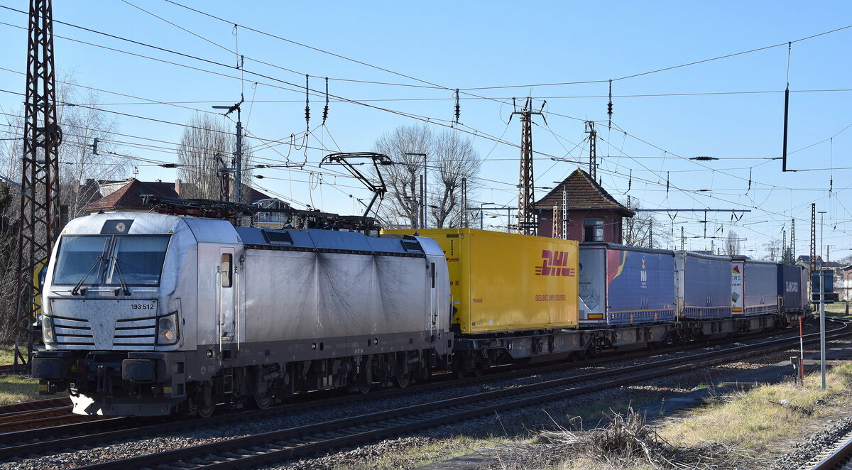 Wahrscheinlich LTE Logistik und Transport GmbH, Graz [A] mit der geleasten ELL Vectron  193 512  [NVR-Nummer: 91 80 6193 512-1 D-ELOC] und einem KLV-Zug Richtung Europabrücke nach Polen am 19.03.25 Höhe Bahnhof Frankfurt (Oder).