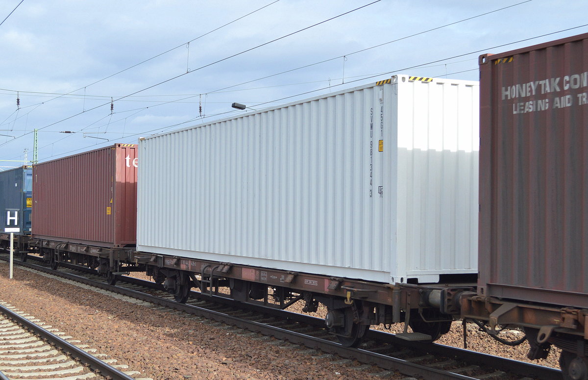 Weißer 20ér Standart Dry Container ohne Firmierung am 16.03.17 Bf. Flughafen Berlin-Schönefeld.       