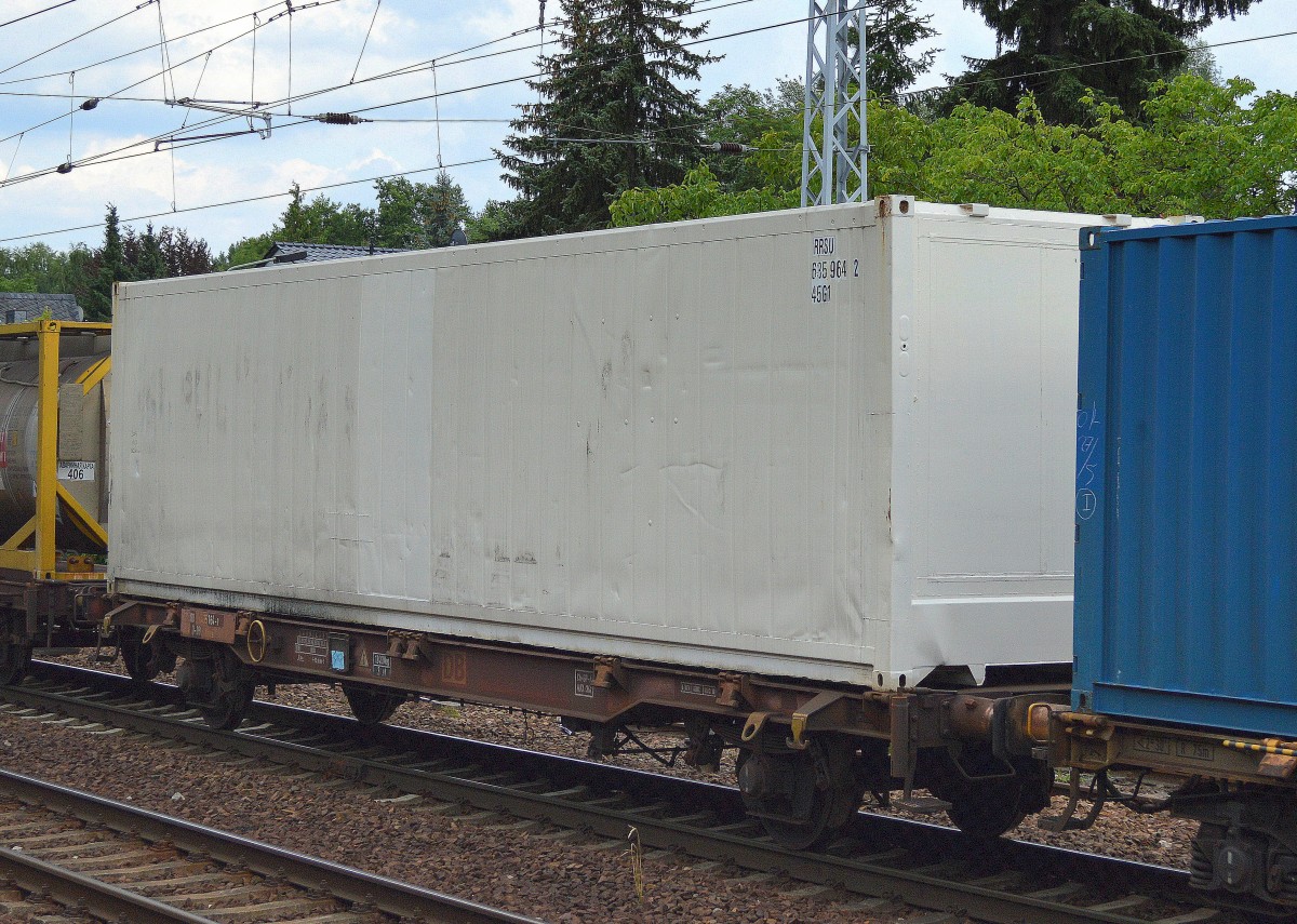 Weißer Container ohne Firmenkennung am 23.07.15 Berlin Hirschgarten.