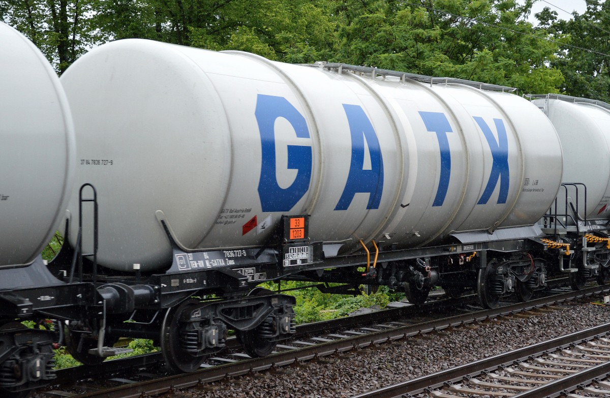 Wei�er Kesselwagen vom Einsteller GATX Rail Austria GmbH eingestellt in den niederlanden mit der Nr. 37 TEN-RIV 84 NL-GATXA 7836 727-8 Zans lt. Gefahrstofftafel 33/1203 f�r Benzintransporte am 13.06.14 Berlin-Karow. 