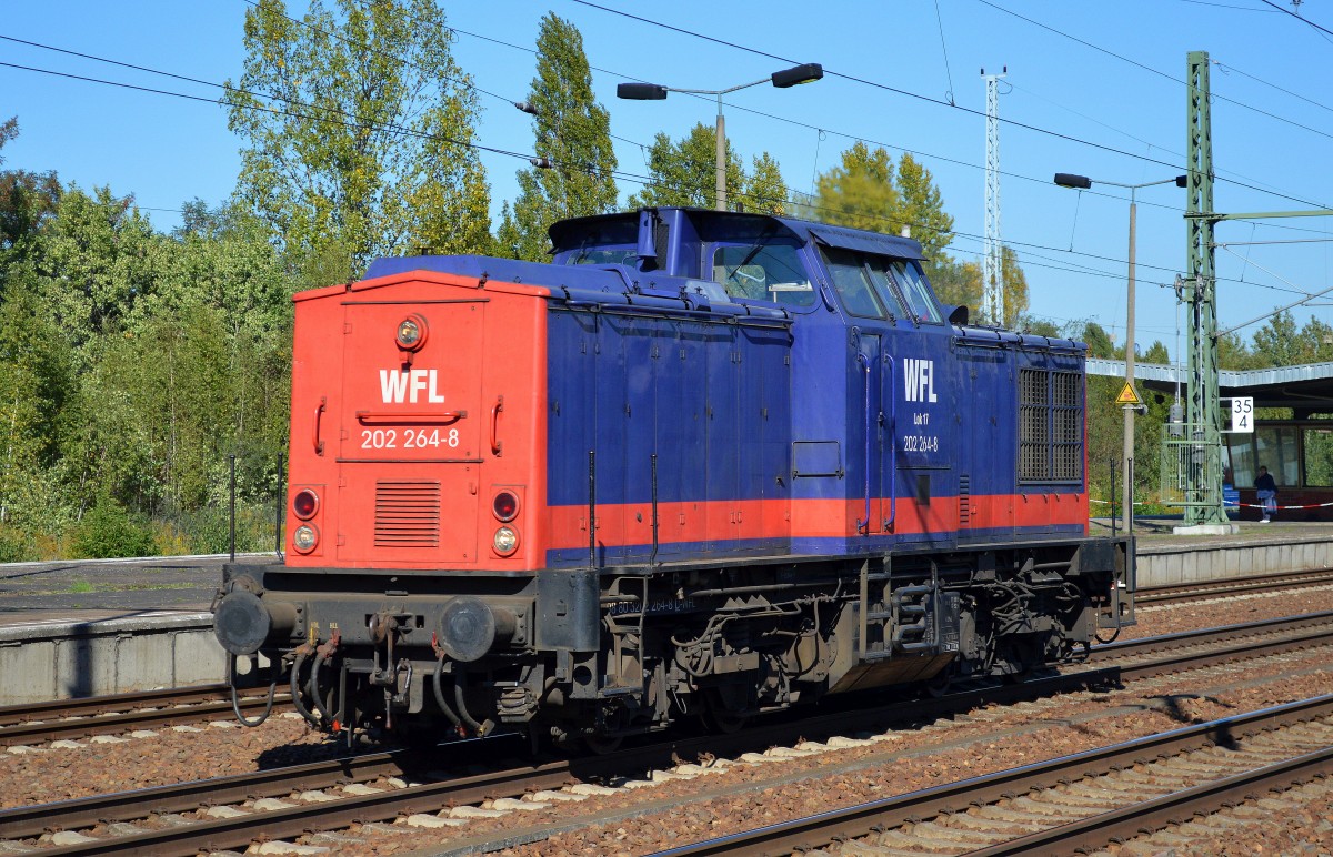 WFL Lok 17 202 264-8 am 01.10.15 Durchfahrt Bhf. Flughafen Berlin-Schönefeld.
