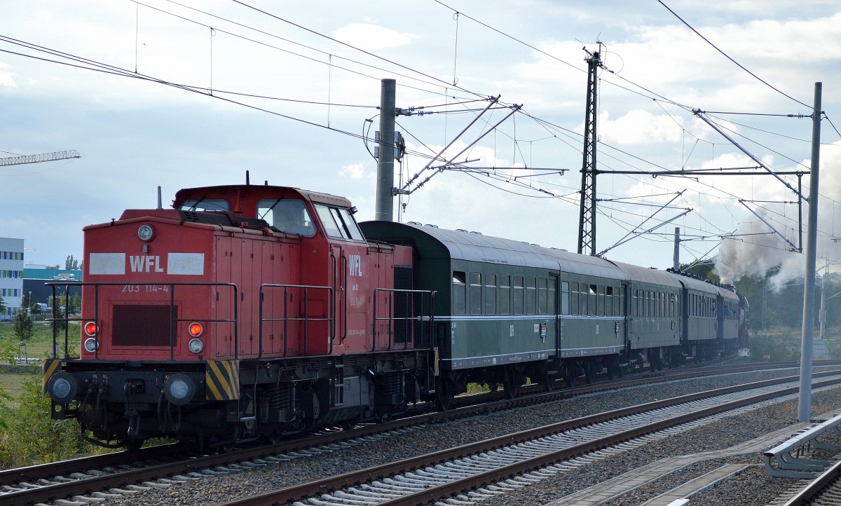WFL Lok 22 203 114-4 am Ende eines Sonderzuges zum Herbstfest im Bw. Berlin-Schöneweide am 20.09.15 Höhe Berlin-Adlershof.