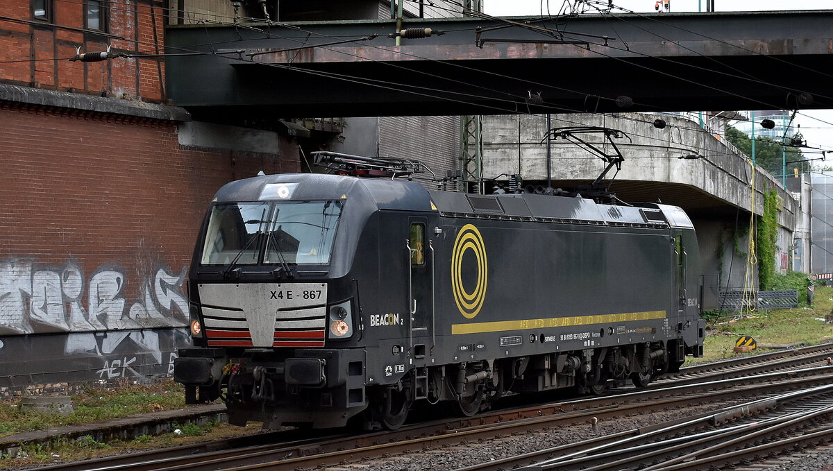 Wiener Lokalbahnen Cargo GmbH, Wien [A] mit der geleasten BRCE Vectron  X4 E - 867  [NVR-Nummer: 91 80 6193 867-9 D-DISPO] am 27.05.25 Höhe Bahnhof Hamburg-Harburg.