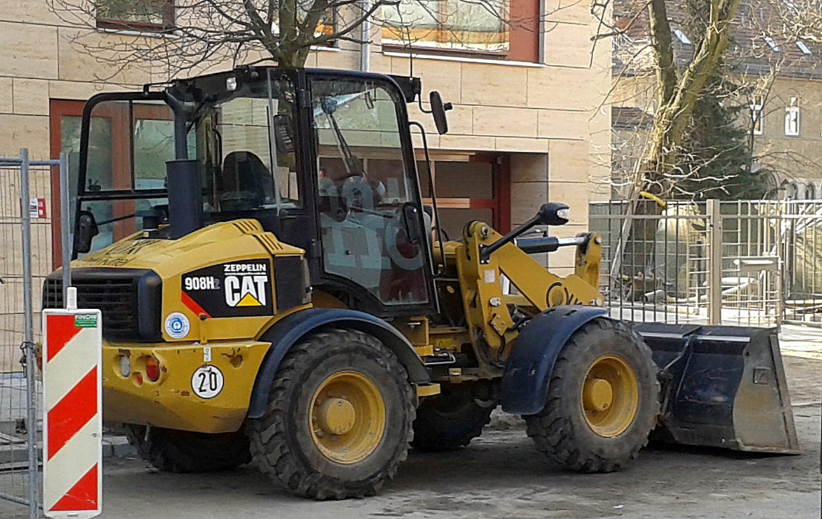 ZEPPELIN/CAT 908H einer Baufirma am 12.02.15 Berlin Weißensee.