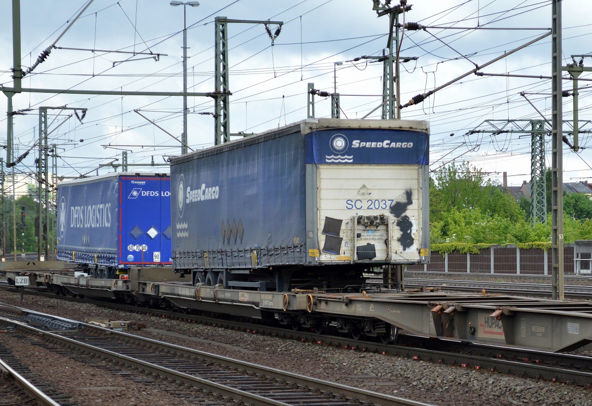 Zwei deutsche Logistiker mit LKW-Auflieger, Die Fa. SpeedCargo und DFDS LOGISTICS am 03.05.14 Bhf. Fulda.