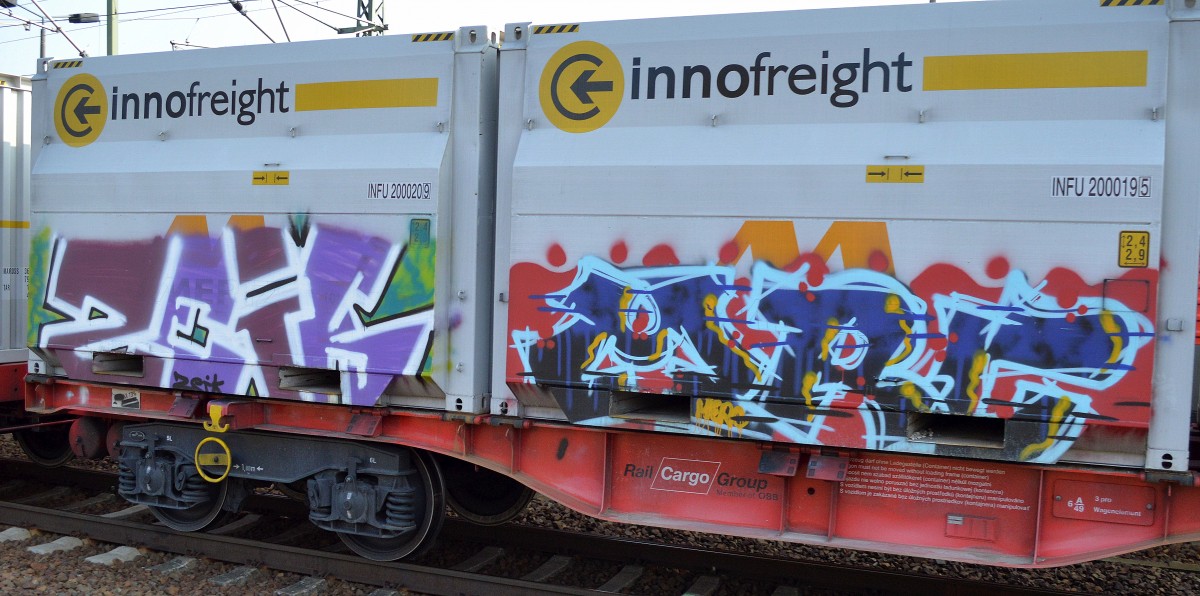 Zwei innofreight Spezialcontainer mit Grafiti am 29.10.15 Bhf. Flughafen Berlin-Schönfeld gesichtet.