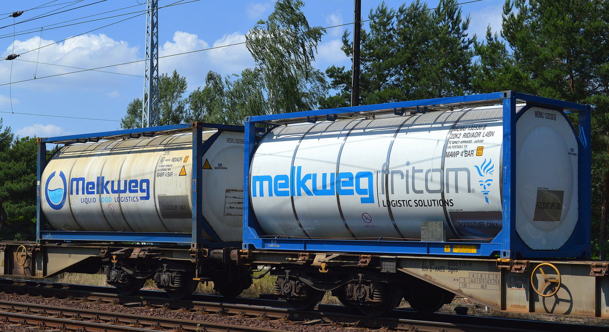 Zwei Tankcontainer vom niederländischen Unternehmen melkweg fritom am 08.06.16 Berlin-Hirschgarten.