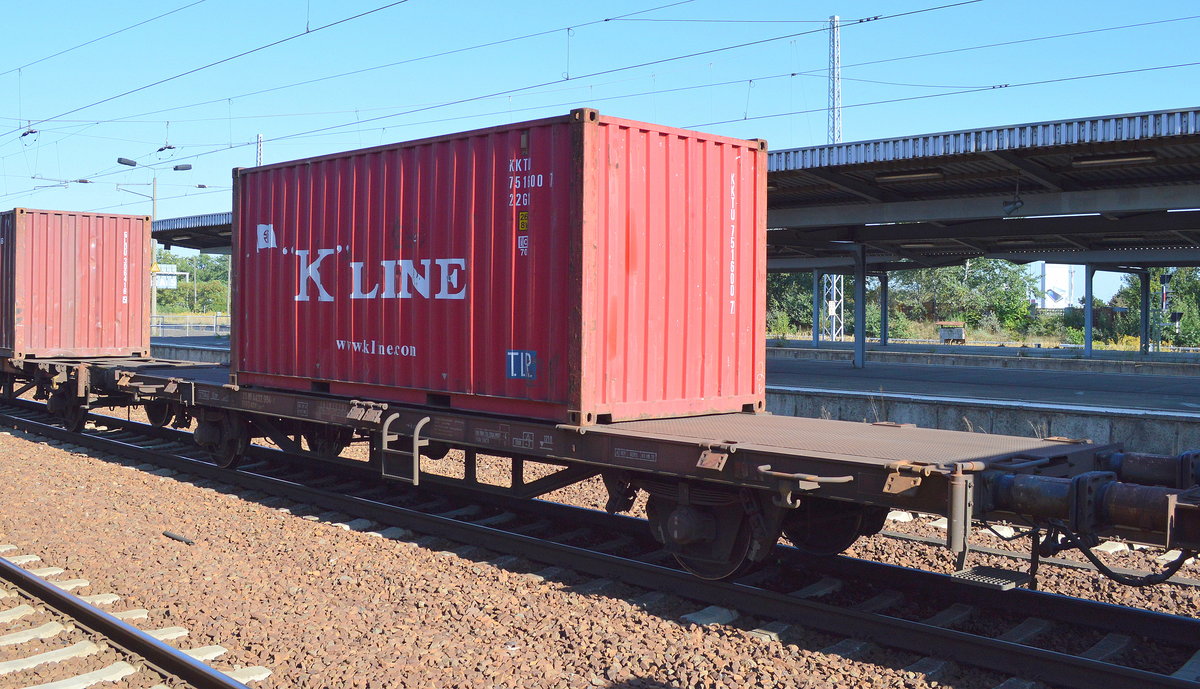 Zweiachsiger Containertragwagen der DB mit der Nr. 25 RIV 80 D-BTSK 4432 964-1 Lgns 581 am 15.09.16 Bf. Flughafen Berlin-Schönefeld.