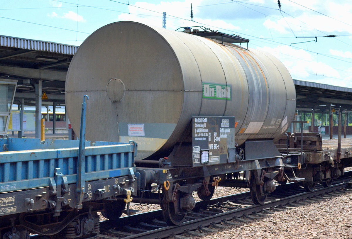Zweiachsiger Kesselwagen vom Einsteller On Rail GmbH mit der Nr. 23 RIV 80 D-ORME 7378 847-9 Zces Bf.Wintersick am 06.07.16 Bf. Flughafen Berlin-Schönefeld.