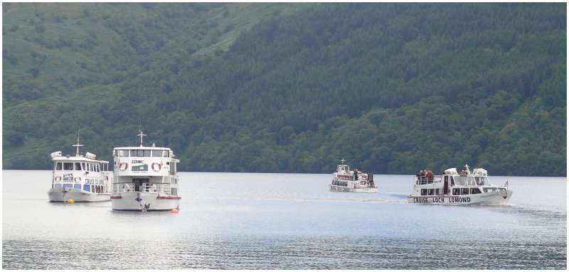 Ausflugsschiffe auf dem wenig spektakul�ren, aber vielgepriesenen Loch Lomond. (09.08.2008)