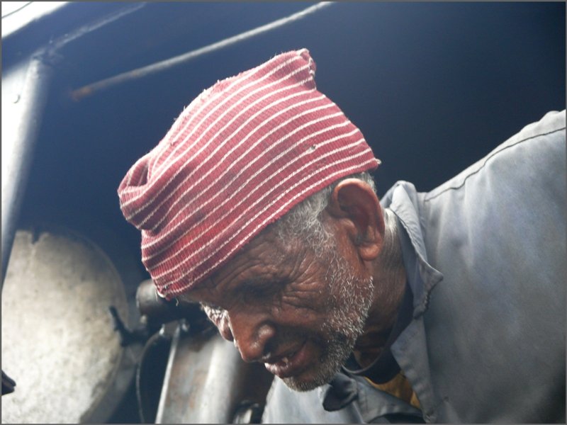 Pr�fender Blick aus dem F�hrerstand. (30.10.2008)