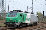 Akiem 37038 (91 87 0037 038-3 F-AKIEM) noch im original FRET Outfit bei eiliger Durchfahrt im Bhf.