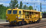 Dynamischer Gleisstabilisator für Gleise und Weichen von Plasser & Theurer Typ DGS 62 N der Fa.STRABAG mit der Nr. 99 80 9426 001-0 D-BRS am 04.07.17 Bf. Flughafen Berlin-Schönefeld.