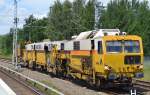 Eurogleis GmbH mit iher Gleisstopfmaschine MATISA B 66 U + SChnellschotterplaniermaschine P&T SSP 110SW Richtung Berlin am 12.06.14 Mühlenbeck/Mönchmühle.