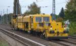 Die Eurogleis GmbH mit ihrer Gleisstopfmaschine P&T 08-275 UNIMAT 3S und einer Schnellschotterplaniermaschine vom Typ SSP 110 SW am 07.10.14 Berlin-Karow Richtung Karower Kreuz.