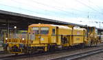 DB Bahnbau Gruppe mit der Gleisstopfmaschine P&T 08-275 UNIMAT 3S (USM 165) und der Schotterplaniermaschine P&T SSP 110 SW (SSP 371?) am 11.11.17 BF.