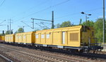 Die schweizer Schienenschleifmaschine RR 16 MS-12 (99 85 9127 110-6 CH-SPENO) der Fa. SPENO INTERNATIONAL am Haken von 143 038-8 am 15.09.16 Bf. Flughafen Berlin-Schönefeld. Hier die von Wascosa angemieteten in Österreich registrierten Nebenwagen mit den Geräte- und Aufenthaltsaufsätzen, die Wagen mit der Nr. 23 RIV 81 A-WASCO 444 5 021-6, 022-4, 023-2(P) Lgkks Heimatbf Mestre VE(FS).