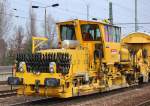 Schnellschotterplaniermaschine der DB Bahnbau Gruppe Dt.Plasser Typ SSP 110 SW (SSP 502/97 16 40 562 17-1) in einem Gleisbauzug am 20.03.12 Bhf.