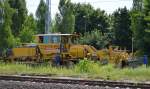 Schnellschotterplaniermaschine SSP 110 SW (SSP 303) der DB Bahnbau-Gruppe wird auf Vordermann gebracht am 18.06.14 Berlin-Blankenburg.
