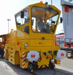 Sieht ein weinig wie ein Ungetüm aus einem Science Fiction Film aus, das Windhoff Zweiwege-Rangierfahrzeug ZRW125DH auf der Inno Trans Berlin, 28.09.14