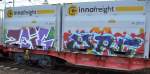 Zwei innofreight Spezialcontainer mit Grafiti am 29.10.15 Bhf.