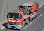 MB ACTROS 1848 Zugmaschine mit Ladebrücke mit Asphaltfräse Wirtgen Typ W 1500 der Fa ABP (Baustellenfahrzeug)am 21.04.16 Berliner Stadtautobahn Höhe Knobelsdorffstr.