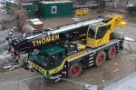 Dieser kleine TH�MEN LIEBHERR LTM? (3 Achs) war �brigens auch noch vor Ort Gro�baustelle Berlin Ostkreuz und beim Zusammenbau der Br�ckensegmente beteiligt, 26.11.10 