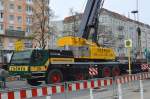 Beim Abbau des THÖMEN LIEBHERR LG 1550 beteiligt dieser THÖMEN LIEBHERR 5-Achs LTM ? aus Potsdam am 06.04.14 Berlin-Yorkstr.