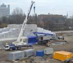 Sehr interessant wird sicherlich noch der Aufbau des doch schon recht gewaltigen Raupenkran, einem TEREX DEMAG CC6800 (1.250 t.) der Fa.