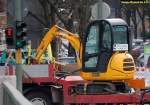Minibagger JCB Typ 8014 auf H�nger, 27.03.09 Berlin-Kaiserdamm.