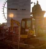 Ein KOMATSU PC 26 MR Minbagger (Leasingbaumaschine) der Fa. M&G, 12.11.11 Aufbau Berliner Weihnachtsrummel am Alexanderplatz.