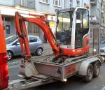 Ein KUBOTA KX019-4 Minibagger auf Hänger der Fa. Tell Bau am 10.02.15 Berlin-Pankow.