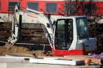 Minibagger TAKEUCHI TB235 an der Baustelle am S-Bhf. Berlin Warschauer Str., 02.03.13
