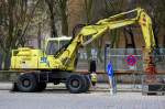 Gelber ATLAS 1304 Mobilbagger am 06.04.10 Berlin Prenzl.Berg.