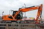 Ein JCB Typ JS145W Mobilbagger der Baufirma MATTH�I, Gro�baustelle am Berliner Hbf., 11.02.13